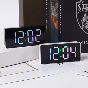 Horloge électronique portable à double alimentation avec miroir, éclairage RGB multicolore, rétroéclairage LED à 3 niveaux, alarme numérique avec fonction snooze, horloge de bureau à domicile - Product Image 6