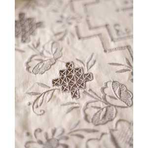 Mantel de Lino Color Marfil con Bordado Calado Gris, Diseño Rectangular de Satén Sin Arrugas, para Sala de Estar, Comedor, Ideal para Hoteles - Product Image 1