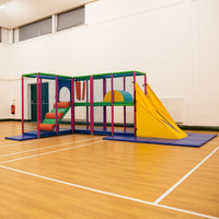 Structure de jeu mobile pour enfants personnalisée, grise, neutre, pastel, colorée, avec piscine à balles, équipement de terrain de jeu intérieur