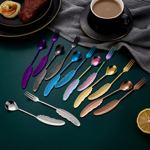 Juego de cuchara y tenedor de plumas, utensilios de postre de acero inoxidable 304 de colores para mezclar pasteles, frutas y café - Product Image 1