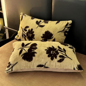 طقم أغطية سرير من الصوف الناعم مع غطاء وسادة وغطاء لحاف شتوي فاخر - Product Image 6