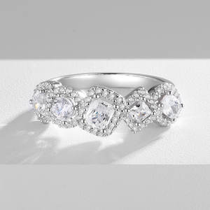 Anello di Fidanzamento da Donna Q016 in Oro Bianco con Diamante Naturale Taglio Brillante Rotondo Colore G - Product Image 2