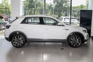 Inventario al por mayor <span class=keywords><strong>coches</strong></span> usados 5 puertas 5 plazas mediana SUV t-roc Volkswagen SUV coche <span class=keywords><strong>de</strong></span> <span class=keywords><strong>segunda</strong></span> <span class=keywords><strong>mano</strong></span> para Volkswagen t-roc - Product Image 5