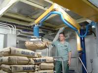 OTM Kunststoff-Gewebesack-Handhabungsgerät Vakuumheber-Pumpenmotor Neu 360-Grad-Rotation 250kg Tragfähigkeit CE-Zertifiziert