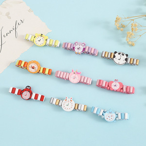 Vente en gros de montre en imitation bois d'<span class=keywords><strong>animaux</strong></span> colorés de dessins animés <span class=keywords><strong>Bracelet</strong></span> de perles Jouets pour enfants <span class=keywords><strong>Bracelet</strong></span> cadeau <span class=keywords><strong>élastique</strong></span> et réglable - Product Image 2