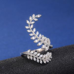Anello Lungo con Design a Foglia, Elegante Anello da Dito per Donne - Product Image 4