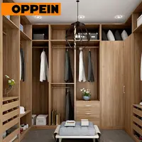 最高の寝室のワードローブのクローゼットの中のOppeinU字型木目ウォーク