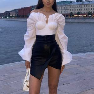 Ensemble 2 pièces pour femme, fabrication sur mesure, chemisier à manches longues à volants sexy et élégant avec mini-jupe, tenue formelle - Product Image 1