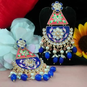 Pendientes Kundan de estilo fusión modernos, gotas de perlas esmaltadas pintadas a mano, artesanía tradicional, elegancia moderna, joyería colgante de moda - Product Image 3