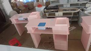 Ensemble table et chaise de salon de manucure de style moderne en bois rose, collection Unique Modern Beauty - Product Image 3