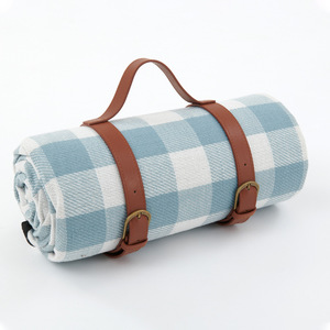 Vente en gros de couvertures de pique-nique imperméables en acrylique en microfibre de 2m personnalisées légères avec ceinture en cuir PU pour matelas - Product Image 5