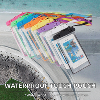 Sac étanche personnalisé en gros avec écran tactile IPX8 en PVC transparent, motif dessin animé pour la natation et la pêche en extérieur