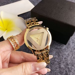 <span class=keywords><strong>Montre</strong></span> à quartz pour <span class=keywords><strong>femme</strong></span>, design triangle évidé, bracelet en acier, personnalisée, tendance, étanche, vente en gros - Product Image 3