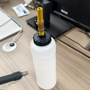 Capacité en plastique pneumatique réglable en hauteur économie Portable Poly outil réservoir de <span class=keywords><strong>vidange</strong></span> d'<span class=keywords><strong>huile</strong></span> usée - Product Image 2