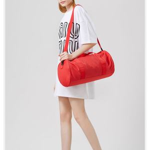 Minimaliste Rouge <span class=keywords><strong>Pas</strong></span> <span class=keywords><strong>Cher</strong></span> Cross Body Sling Voyage Sport Sac Portable Étanche Baril Épaule Sport Duffle Gym Sacs pour Femmes Hommes - Product Image 6