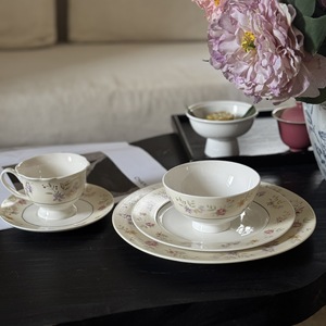 ถ้วยและจานเซรามิกสีเหลืองอ่อนลายดอกไม้สไตล์ฝรั่งเศสใต้ถ้วยกาแฟและจานรองจานของหวาน - Product Image 3