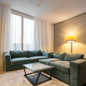 Lámpara LED E14 de 5,5 W y 2700 K, ideal para una iluminación suave y decorativa en hogares y espacios comerciales. - Product Image 3