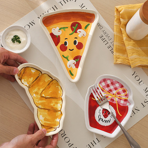 Plato de Cerámica con Forma de Pan Irregular, Diseño Creativo con Pintura Subesmaltada, Ideal para Postres, Té de la Tarde, Regalo - Product Image 1