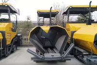 Machine à finir les routes RP453L facile à utiliser avec trémie de 12 tonnes pour les projets de petite taille continus