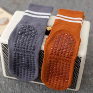 جوارب يوجا بتصميم مخصص ، نعل ميدسولي سيليكون مضاد للانزلاق ، رياضية نسائية ، جوارب أرضيات بيلاتس للرقص واللياقة البدنية - Product Image 6