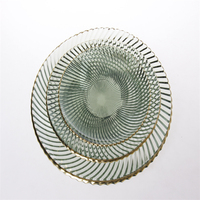 Fête de mariage 12 "plaques de chargeur bordées d'or en verre clair pour la décoration de table d'événements
