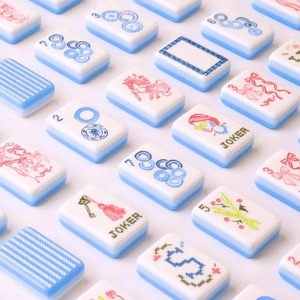 Exclusivas fichas de mahjong estilo americano de tamaño estándar con diseño de lazo personalizado, acabado mate acrílico pulido a mano, Miss Darling - Product Image 1