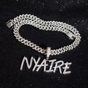 Chaîne pendentif lettre hip-hop diamantée de qualité supérieure pour soirées, style urbain et cadeaux, disponible à prix export - Product Image 4