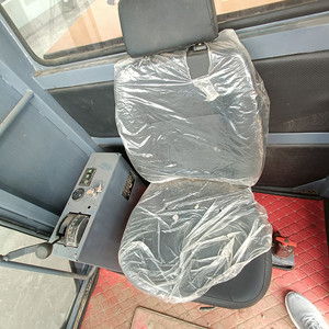 รถตักดินสำหรับแมวมือสอง140ชม. และรถแบคโฮรุ่น2014สภาพการทำงานที่ดีเครื่องยนต์ - Product Image 6