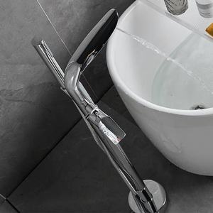 Robinet de <span class=keywords><strong>baignoire</strong></span> autoportant thermostatique Gunmetal Pomme de douche murale à poignée unique en laiton avec finition en bois brossé en céramique - Product Image 4