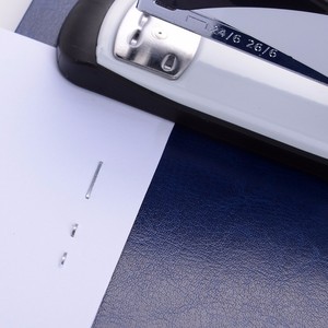 Engrapadora Estándar Portátil Mini de Alta Calidad, Estilo Básico y Bonito, Fabricada en Metal, para Uso en Oficina y Escuela, Manual, Capacidad para 20 Piezas - Product Image 4