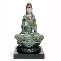 Sculpture religieuse en fibre de verre personnalisée en gros Grande statue de bouddha Guan Yin en résine rose à vendre