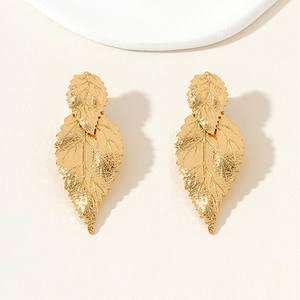 UJX4-J géométrique à la mode en alliage de Zinc pendentif boucles d'oreilles femmes exquis feuillage conception couleur or cadeaux de fête - Product Image 2