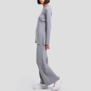 Ensemble deux pièces tricoté pour <span class=keywords><strong>femme</strong></span> avec logo personnalisé : haut et leggings à fente latérale, pull-over et pantalon unis - Product Image 2