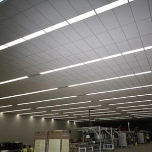 Usine de gros fibre de verre haute densité sans déformation <span class=keywords><strong>plafond</strong></span> insonorisé respectueux de l'environnement pour la décoration intérieure - Product Image 2