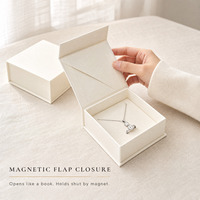 Boîte à bijoux personnalisée en forme de livre avec couvercle magnétique, insert en velours pour collier, bague, boucles d'oreilles, bracelet, vente en gros