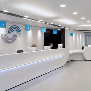 Op Maat Gemaakte Witte Corian Massief Oppervlak Bank Servicebalie Banktafel Bureau - Product Image 1