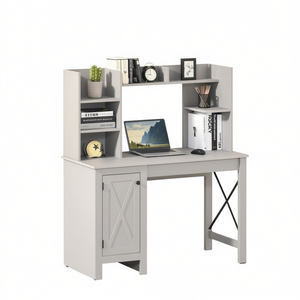 Scrivania per computer grigio chiaro con ripiano portaoggetti, superficie in legno, mobili per ufficio domestico - Product Image 1