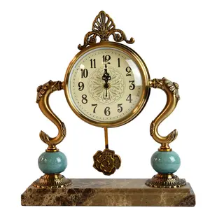 Lüks Retro bak mermer masaüstü çalar saat dekorasyon Metal büyük saat süsler