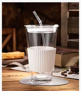 Mug de voyage réutilisable isotherme noir de 16 oz, verre à boire ambré pour café froid avec couvercle et paille en verre - Product Image 2