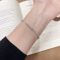 Bracelet élégant et polyvalent effet rivière de météores, serti de diamants de laboratoire en or blanc 18 carats, pour femme, vente en gros, délicat et idéal au quotidien
