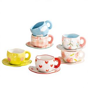 Juego <span class=keywords><strong>de</strong></span> <span class=keywords><strong>Taza</strong></span> y Platillo <span class=keywords><strong>de</strong></span> Cerámica con Diseño Moderno y Sencillo Pintado a Mano con un Lindo Patrón Floral - Product Image 1