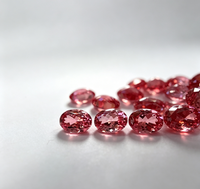 Laborgezüchteter Padparadscha-Saphir in Rosa-Orange, Eiförmiger Loser Edelstein