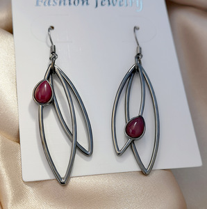 Orecchini Pendenti a Forma di Foglia Dinamica con Accento Rosso, Design Convertibile, Accessori di Moda per Donne - Product Image 2