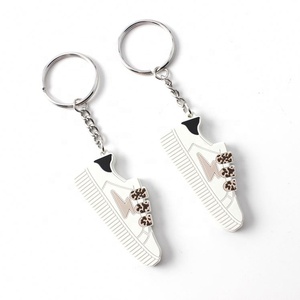 Porte-clés en PVC personnalisé en gros Nouveau design Cadeau souvenir en caoutchouc avec un faible quantité minimale de commande - Product Image 1