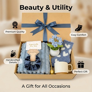 Ensemble cadeau Lunaire Cozy Blue Serenity, couverture en velours, chaussettes douces, tasse en céramique, fleur faite à la main, kit de soins personnels pour femmes - Product Image 6