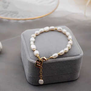 Brazalete Vintage Barroco Rosa y Blanco con Perlas de Agua Dulce, Brazalete de Moda - Product Image 6