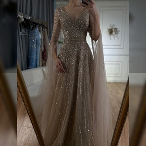 Vestidos de Noche Largos Árabes <span class=keywords><strong>con</strong></span> Cuello en V Azul, Adornados <span class=keywords><strong>con</strong></span> Cuentas, <span class=keywords><strong>con</strong></span> Mangas Tipo <span class=keywords><strong>Capa</strong></span>, Serene Hill LA72750, Elegantes Vestidos para Ocasiones Formales - Product Image 5