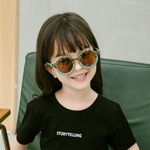 Occhiali da sole di protezione v400 in rosso <span class=keywords><strong>e</strong></span> bianco per bambini con Logo personalizzato flessibile per bambini - Product Image 4