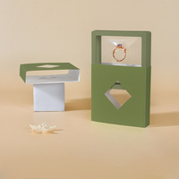 Boîte de rangement flottante transparente carrée à charnières en plastique, emballage à suspension en film PE pour bijoux, montres, bagues, pierres précieuses