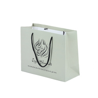Sac de remerciement personnalisé en papier pour salon de coiffure avec logo imprimé et pelliculage mat pour emballage de marque de produits de beauté et bien-être bio